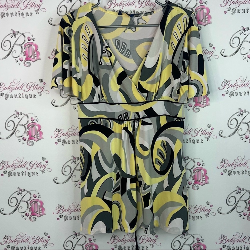 Reitmans tshirt top blouse swirl psychedelic Yellow and Gray Patterned Top